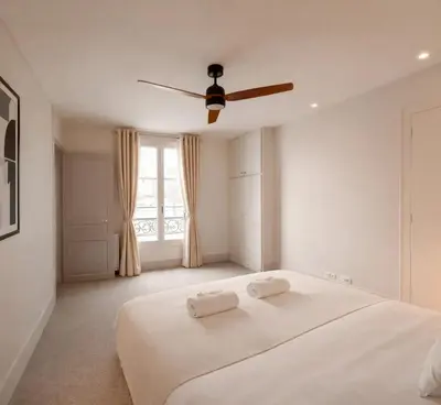 Un ou plusieurs lits dans un hébergement de l'établissement Arc de Triomphe - Premium family apartment for 5