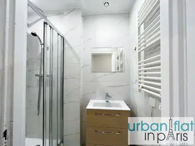 Salle de bains dans l'établissement Urban Flat 35 - 2 Bedroom Apartment Grands Boulevards