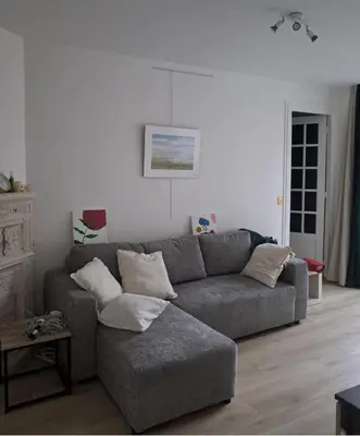 Coin salon dans l'établissement Appartement 2 pièces 42m2 - Puces de Saint-Ouen