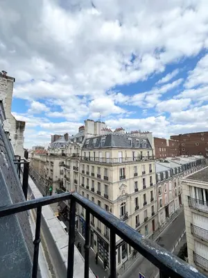 Vue générale sur Paris ou vue de la ville depuis l'appartement