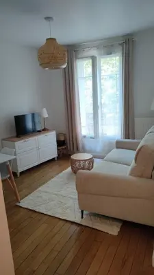Coin salon dans l'établissement Appartement - 4 voyageurs - accès direct Paris