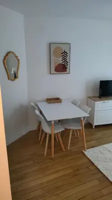 Télévision ou salle de divertissement dans l'établissement Appartement - 4 voyageurs - accès direct Paris