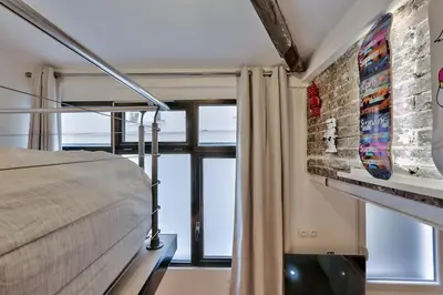 Un ou plusieurs lits dans un hébergement de l'établissement Studio walking distance from Marais with mobile AC