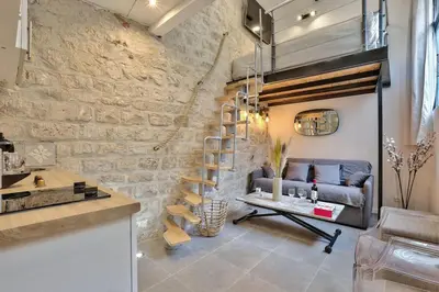 Coin salon dans l'établissement Studio walking distance from Marais with mobile AC