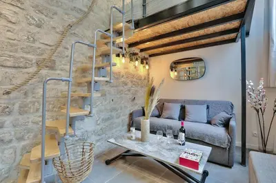Coin salon dans l'établissement Studio walking distance from Marais with mobile AC