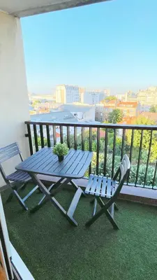 Balcon ou terrasse dans l'établissement Thelissa Studio - Front Metro station - Free parking