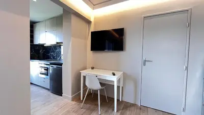 Cuisine ou kitchenette dans l'établissement Thelissa Studio - Front Metro station - Free parking