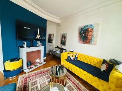 Télévision ou salle de divertissement dans l'établissement Appartement NY in Paris with love