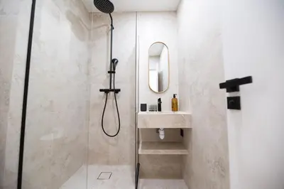 Salle de bains dans l'établissement CIA - Chic Flat in Marais with AC