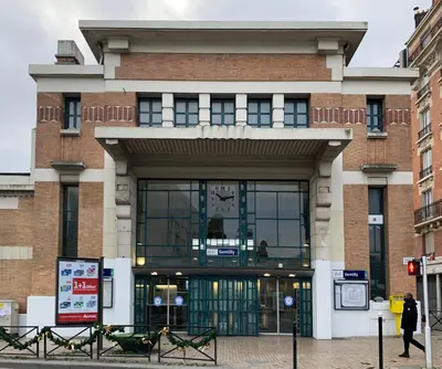 Façade ou entrée de l'établissement PARIS-MONTROUGE Magnifique Appartement 2 pièce de 36m2 - très cosy pour 1 à 5 personnes refait à neuf - ENTIRE APARTMENT LUXURIOUS AND WARM - Montrouge Paris 14ème - Proche Aéroport Orly & Parc Expositions Porte de Versailles FREE WIFI GRATUIT