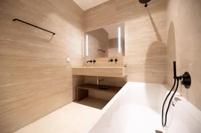 Salle de bains dans l'établissement Luxury and élégance Place des Vosges