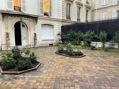 Jardin de l'établissement studio Champs Elysees
