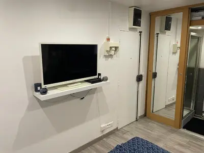 Télévision ou salle de divertissement dans l'établissement studio Champs Elysees