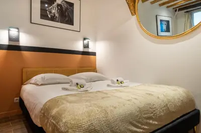 Un ou plusieurs lits dans un hébergement de l'établissement Cozy Suite with Sauna - Le Marais