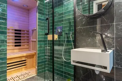 Salle de bains dans l'établissement Cozy Suite with Sauna - Le Marais