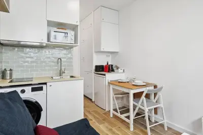 Cuisine ou kitchenette dans l'établissement Studio bien équipé à proximité du Parc des Princes
