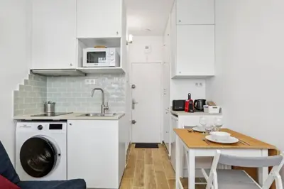Cuisine ou kitchenette dans l'établissement Studio bien équipé à proximité du Parc des Princes
