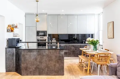 Cuisine ou kitchenette dans l'établissement GuestReady - Elegant retreat near the Eiffel Tower