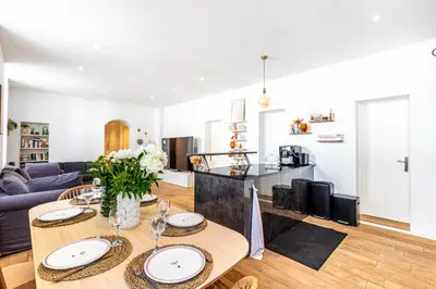Cuisine ou kitchenette dans l'établissement GuestReady - Elegant retreat near the Eiffel Tower