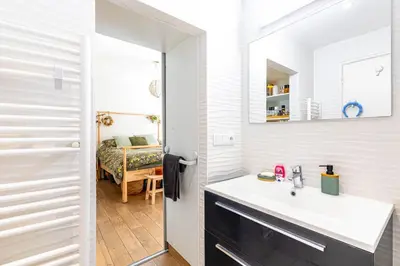 Un ou plusieurs lits dans un hébergement de l'établissement GuestReady - Elegant retreat near the Eiffel Tower