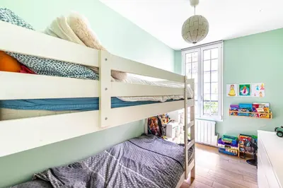 Un ou plusieurs lits dans un hébergement de l'établissement GuestReady - Elegant retreat near the Eiffel Tower