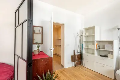 Cuisine ou kitchenette dans l'établissement GuestReady - Stylish comfort near Montsouris