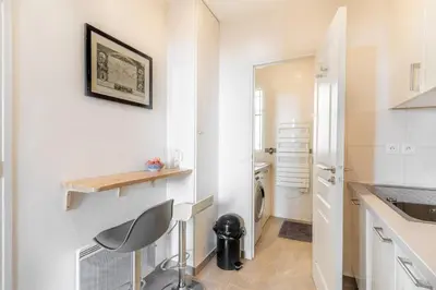 Cuisine ou kitchenette dans l'établissement GuestReady - Stylish comfort near Montsouris