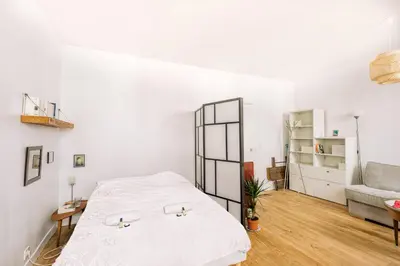 Un ou plusieurs lits dans un hébergement de l'établissement GuestReady - Stylish comfort near Montsouris