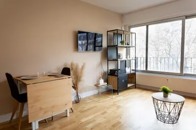 Télévision ou salle de divertissement dans l'établissement Charming Studio
