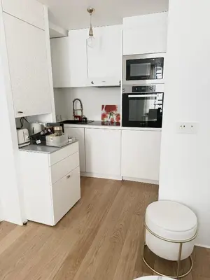 Cuisine ou kitchenette dans l'établissement Center Secured and Elegant Area in Paris