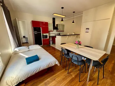 Cuisine ou kitchenette dans l'établissement Appartement Commerce Tour Eiffel