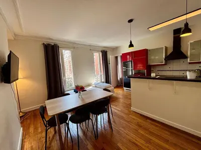 Cuisine ou kitchenette dans l'établissement Appartement Commerce Tour Eiffel