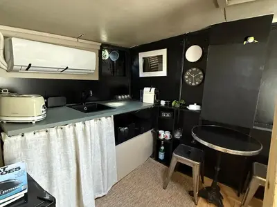 Cuisine ou kitchenette dans l'établissement La cabine du capitaine