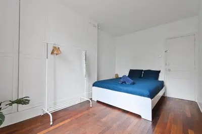 Plan de l'établissement Heart of Paris 1BR-4P Tour Eiffel 8 Free Netflix