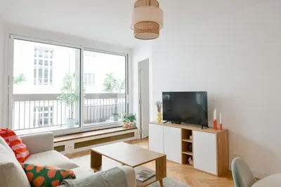 Télévision ou salle de divertissement dans l'établissement We Parisian Vanneau Cozy Home