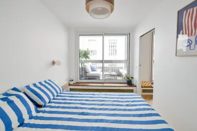 Un ou plusieurs lits dans un hébergement de l'établissement We Parisian Vanneau Cozy Home