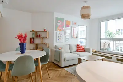 Coin salon dans l'établissement We Parisian Vanneau Cozy Home