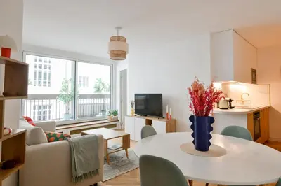 Télévision ou salle de divertissement dans l'établissement We Parisian Vanneau Cozy Home