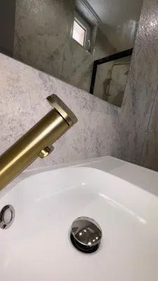 Salle de bains dans l'établissement Hotel de Touraine Belleville