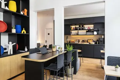 Cuisine ou kitchenette dans l'établissement Hôtel Korner Châtelet