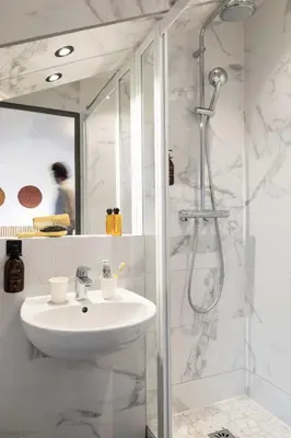 Salle de bains dans l'établissement Hôtel Korner Châtelet