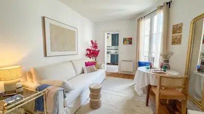Cuisine ou kitchenette dans l'établissement Escapade parisienne stylée
