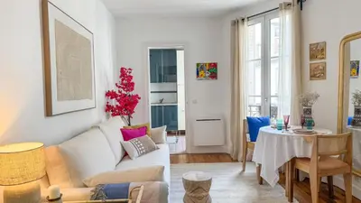 Coin salon dans l'établissement Escapade parisienne stylée