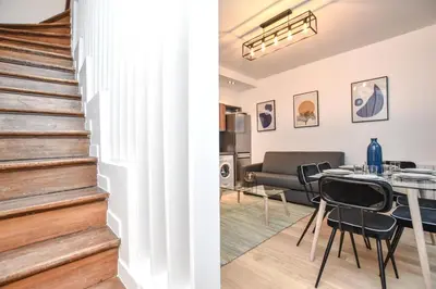 Coin salon dans l'établissement Duplex agréable Paris 20ᵉ - Belleville