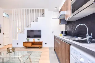 Cuisine ou kitchenette dans l'établissement Duplex agréable Paris 20ᵉ - Belleville