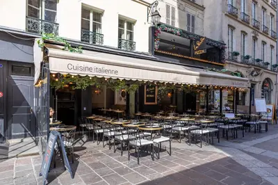 Restaurant ou autre lieu de restauration dans l'établissement Lovely flat, center of Paris