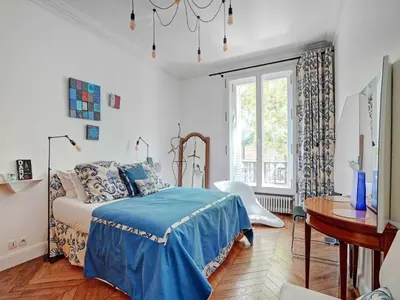 Un ou plusieurs lits dans un hébergement de l'établissement Superbe apt haussmannien 4BR 10P Parc Monceau