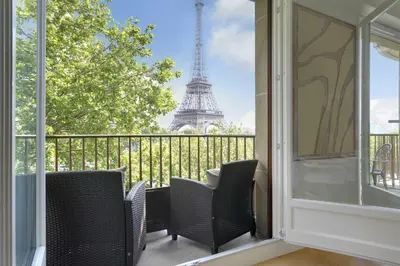 Balcon ou terrasse dans l'établissement Luxurious apartment - 2BR- 6P Eiffel Tower view