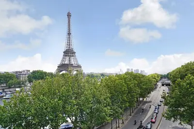 Vue générale sur Paris ou vue de la ville depuis l'appartement