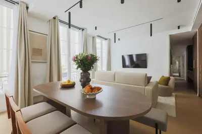 Télévision ou salle de divertissement dans l'établissement Elegant apartment - 3BR-8P- Le Marais